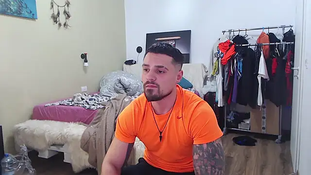 Show modela Tiberius_hunk na web-kameri