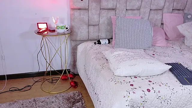 MiiaBlumm_'s Webcam Show