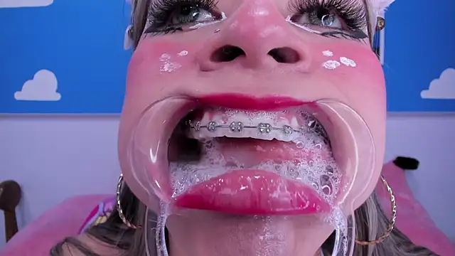 XXX chat uživo modela miss__evolet