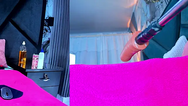 Show modela NathaxaLeans na web-kameri