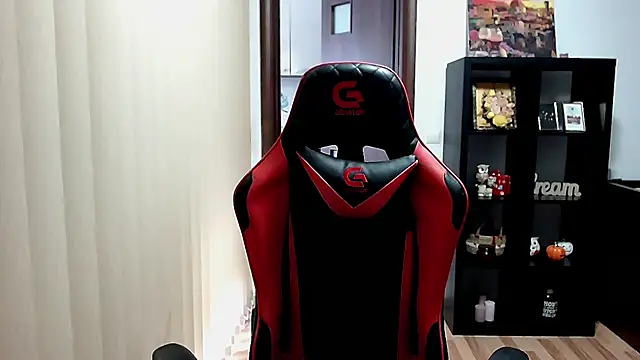 Chat +18 de MissTroublle ao vivo