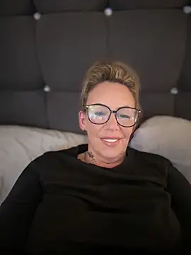 blondebitch2 Live XXX-Chat