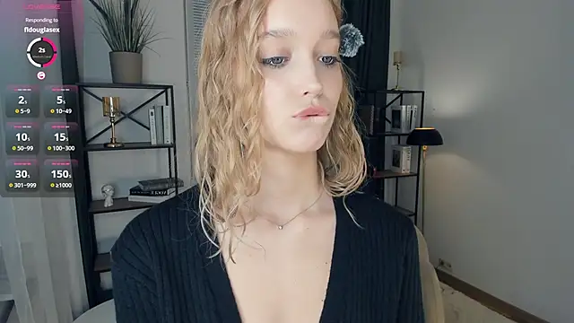 SerrenaAa Chat XXX in diretta