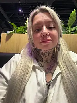 XXX chat uživo modela Chiibi