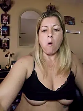 NikkiBlisss Chat XXX in diretta