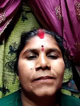 Hot_di97: διαδικτυακό σόου στην κάμερα