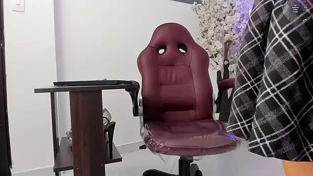 aura_sanders1 Adlı Modelin Canlı XXX Sohbeti