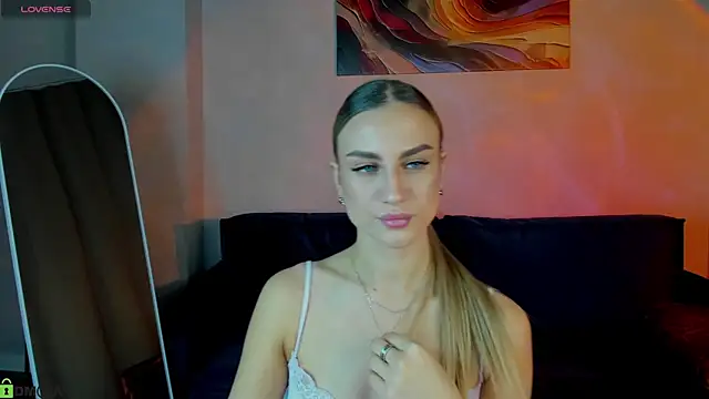 Chat +18 de Silen_Tori ao vivo