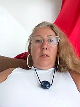 MILEIDE980 Live XXX-chat