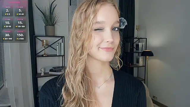 SerrenaAa Show in webcam