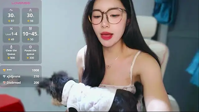 -XiaoYu-777 网络视讯表演