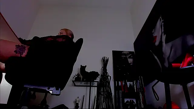 XXX chat uživo modela MistressDemi