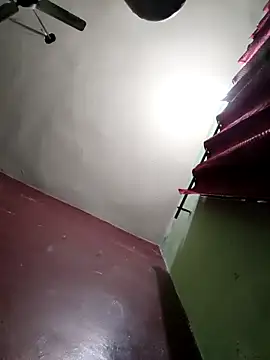 Eshwari_Chopra: διαδικτυακό σόου στην κάμερα