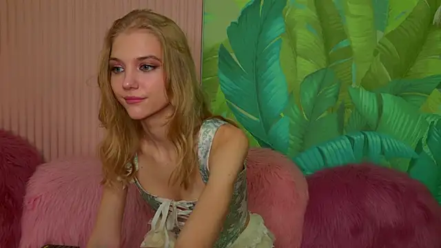 4example_Chloe Live XXX-Chat