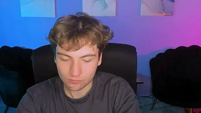 Show modela travis_wolf_ na web-kameri