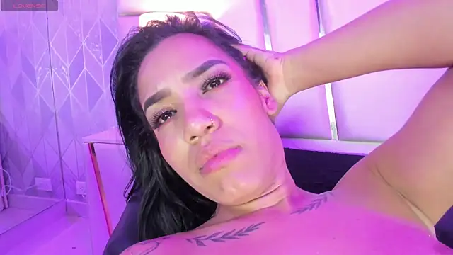 MiaKarsson Adlı Modelin Canlı XXX Sohbeti