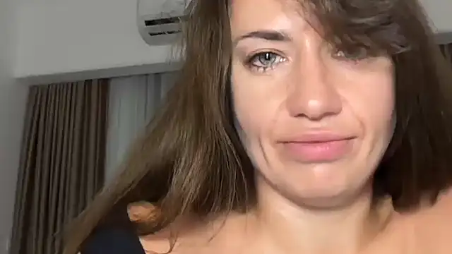 Roriann 现场XXX聊天