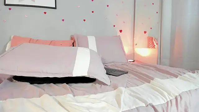 PauleteW10 Adlı Modelin Canlı XXX Sohbeti