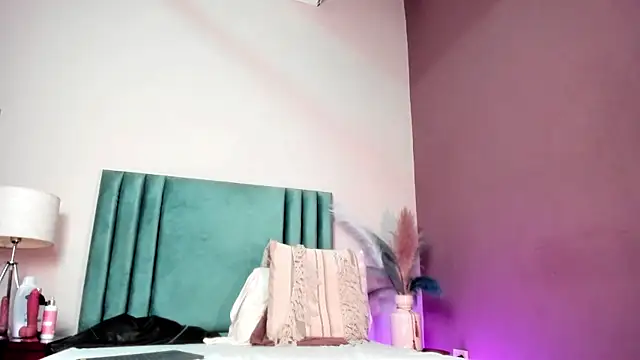 SeleneLujan Chat XXX in diretta