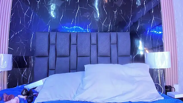 BustyGlowのライブXXXチャット