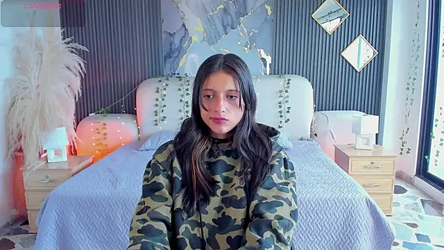 Agathaargent_ Adlı Modelin Canlı XXX Sohbeti