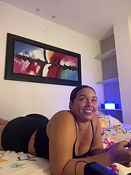 Kira_Spiicy Chat XXX in diretta