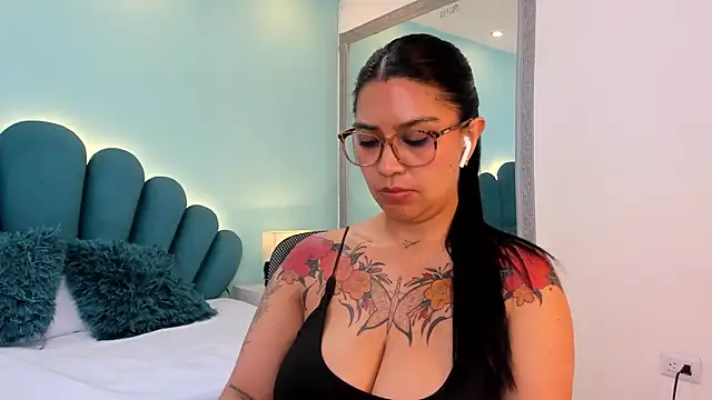 sharlott18 Adlı Modelin Canlı XXX Sohbeti