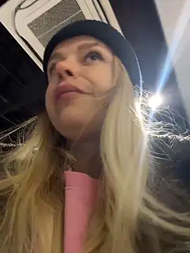 HarrietDart live XXX chat