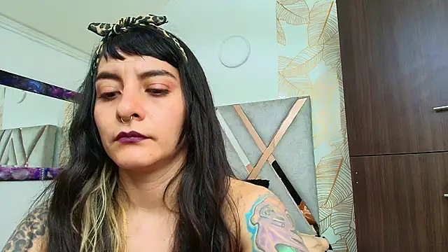 Naughty_KittenmのライブXXXチャット