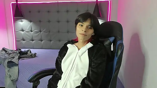 Sylasfrost 网络视讯表演