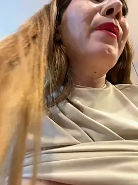 didihairypussy Adlı Modelin Canlı XXX Sohbeti