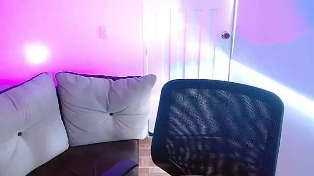 milfrousse live XXX chat