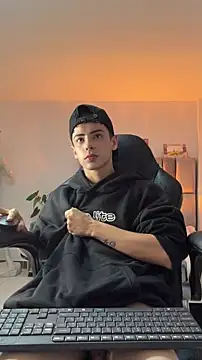 XXX chat uživo modela Sebastian_Reed