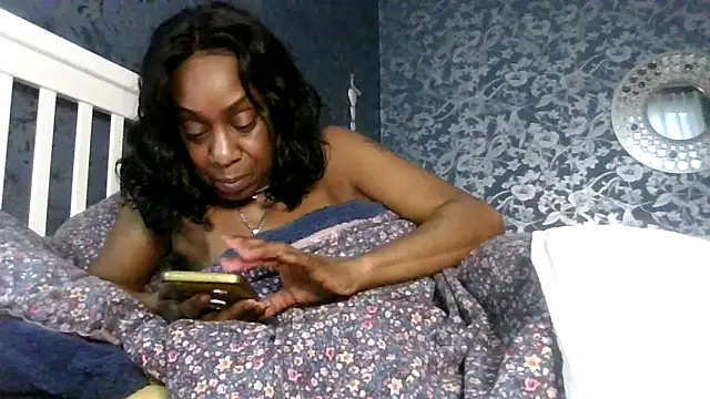 Chat +18 de Ebony-SultryX ao vivo