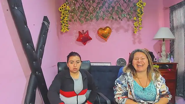 lesbiancuple 现场XXX聊天