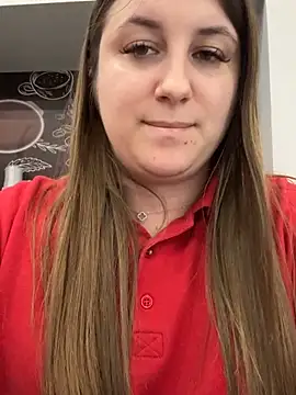 Strawberryyyyik élő XXX-chatje