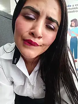 Chat +18 de MAYE__13 ao vivo