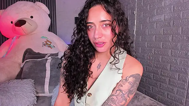 Chat +18 de Magic_ivone ao vivo