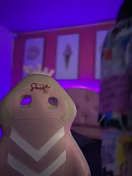 Sasha-18 élő XXX-chatje