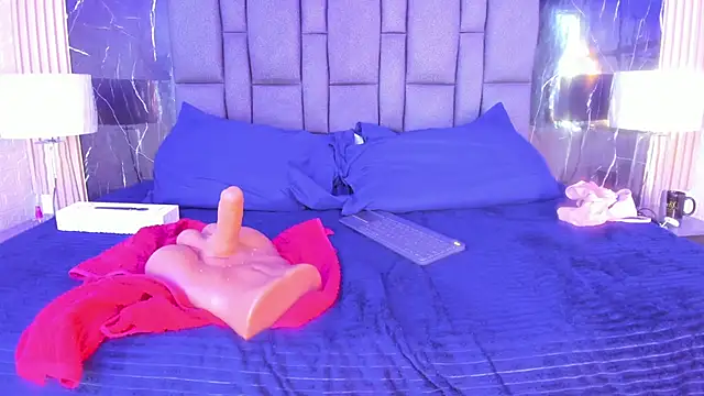 XXX chat uživo modela BustyGlow