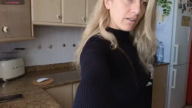 LunamixのライブXXXチャット