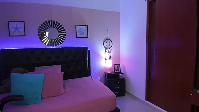 LolaVillalobos: онлайн-секс-чат