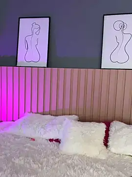 Mila_Hank_ Chat XXX in diretta