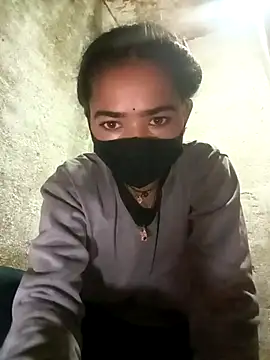 Sunali_Bendre Show in webcam