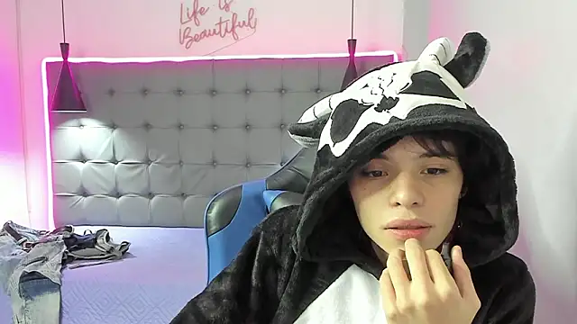 Sylasfrost: вебкам-шоу