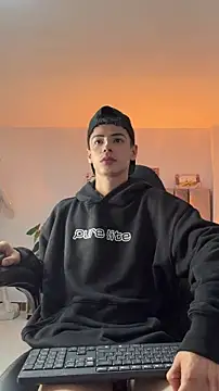 Sebastian_ReedのライブXXXチャット