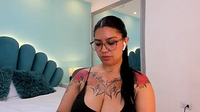 Chatroom XXX en direct de sharlott18