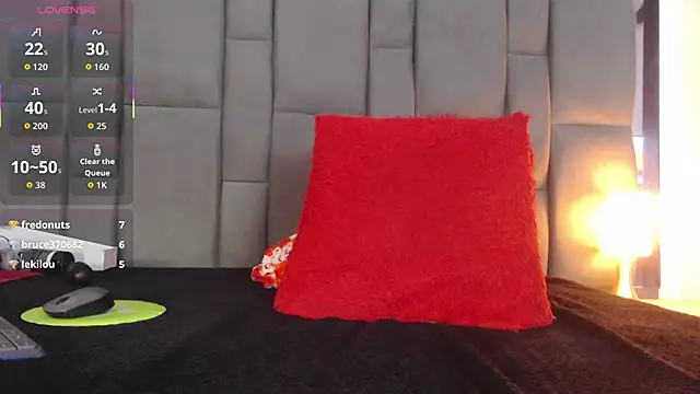 Chatroom XXX en direct de SELENA_BIGBOOBS