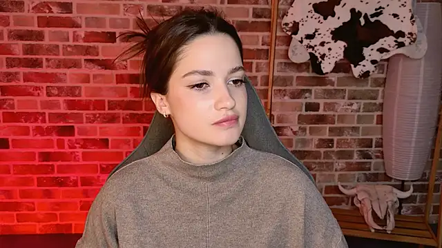 Chatroom XXX en direct de KiraVair