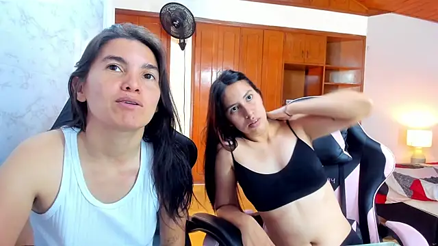 Emily_and_Soffy: онлайн-секс-чат